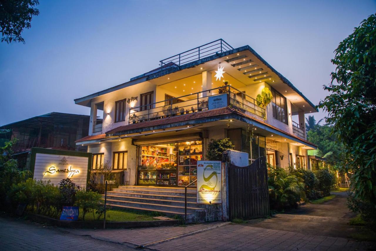 Sanidhya Beach Resort Alībāg Buitenkant foto