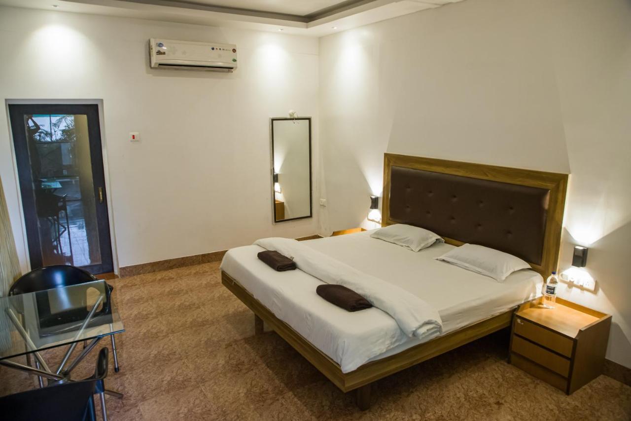 Sanidhya Beach Resort Alībāg Buitenkant foto