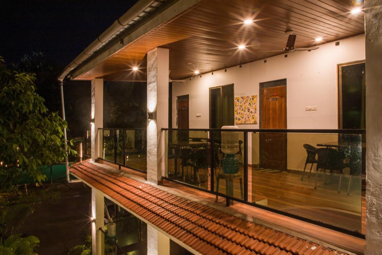 Sanidhya Beach Resort Alībāg Buitenkant foto