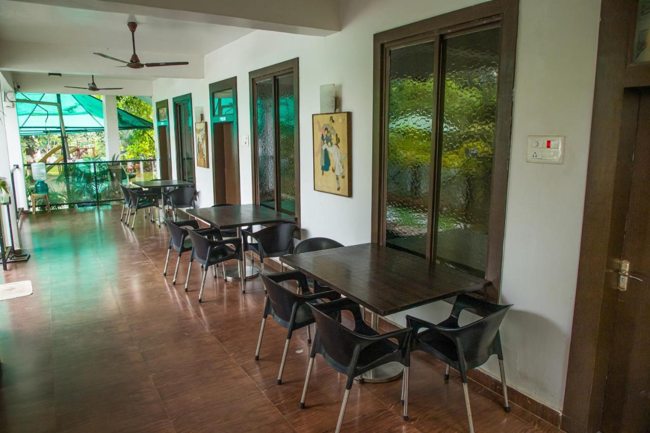 Sanidhya Beach Resort Alībāg Buitenkant foto