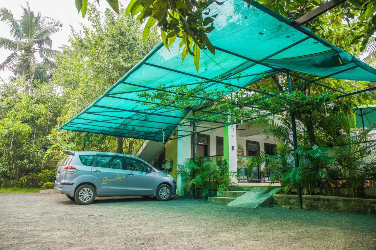Sanidhya Beach Resort Alībāg Buitenkant foto