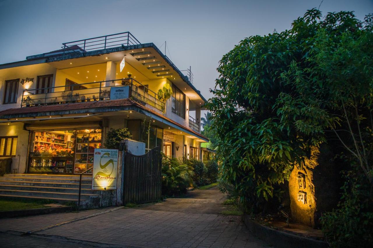 Sanidhya Beach Resort Alībāg Buitenkant foto