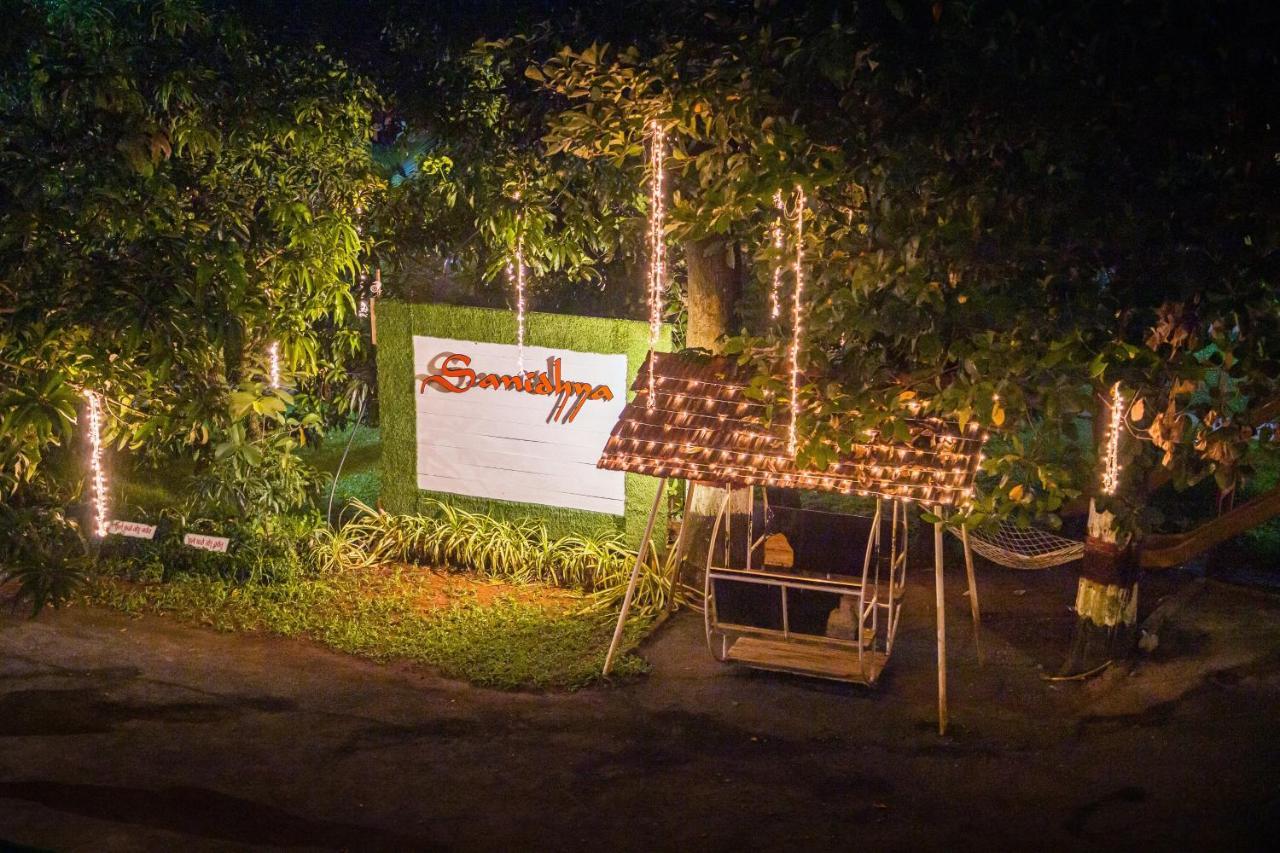 Sanidhya Beach Resort Alībāg Buitenkant foto