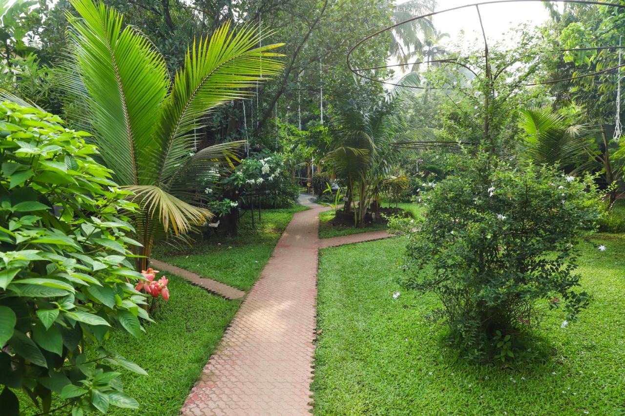 Sanidhya Beach Resort Alībāg Buitenkant foto