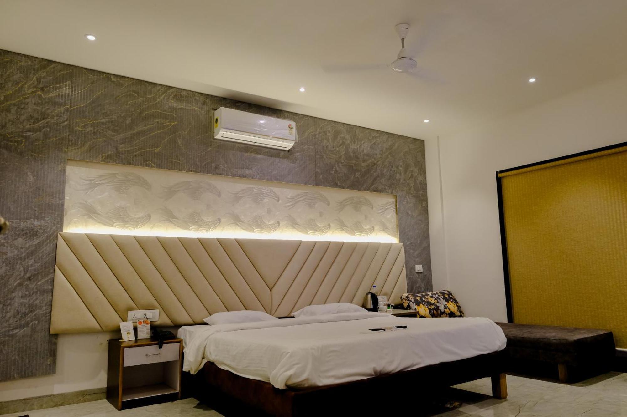 Sanidhya Beach Resort Alībāg Buitenkant foto