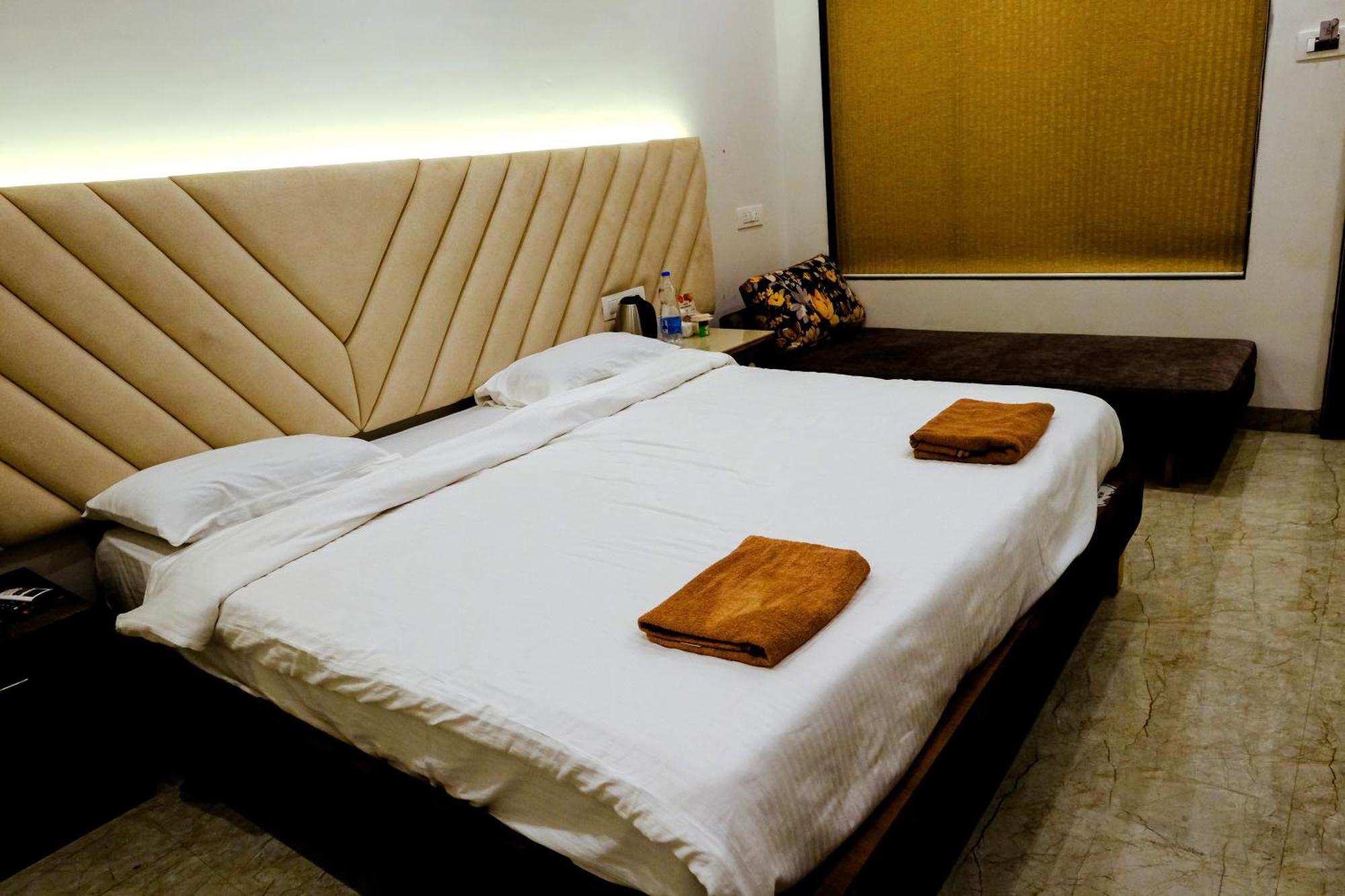 Sanidhya Beach Resort Alībāg Buitenkant foto