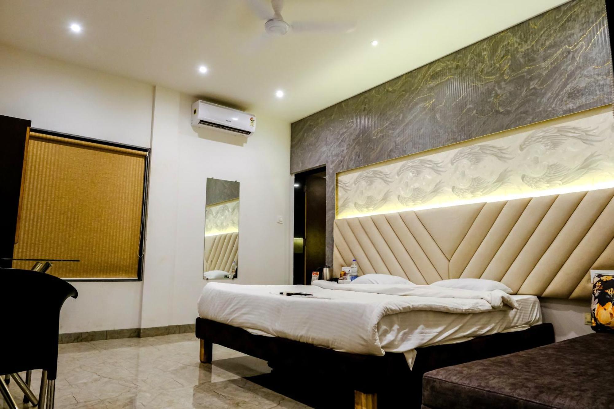 Sanidhya Beach Resort Alībāg Buitenkant foto
